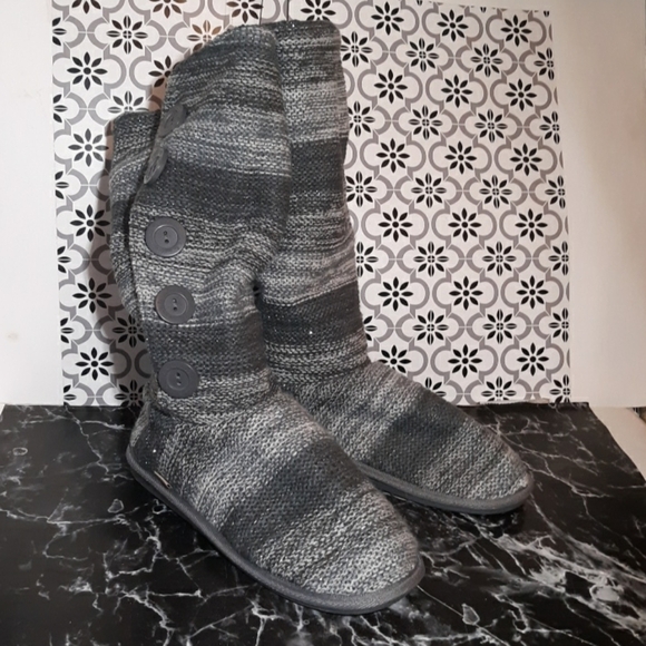 Mukluks 11 sweater boots - Picture 1 of 5